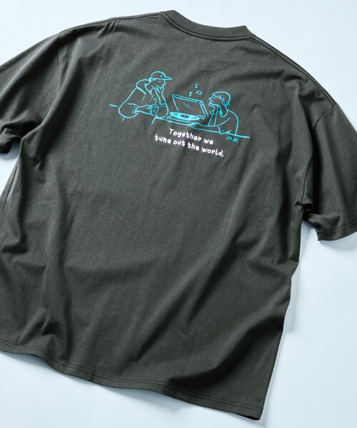 FREAK'S STORE tシャツ 限定展開 PK×FREAK'S STORE/ピーケー 別注 ビッグシルエット バックプリント Tシャツ / Tune Out Music メ - 画像 (4)